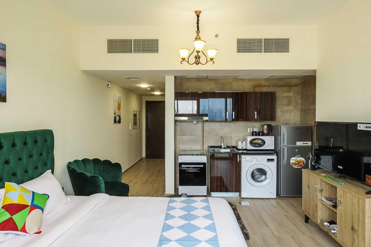 Oyo 860 Studio Apartment, Maya Tower 4, Jumeirah Village Triangle Дубай Экстерьер фото
