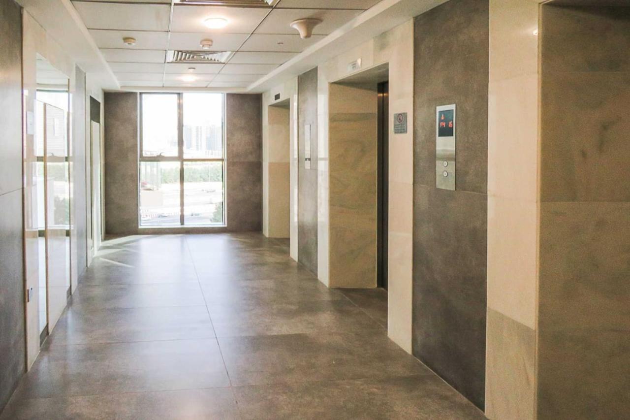 Oyo 860 Studio Apartment, Maya Tower 4, Jumeirah Village Triangle Дубай Экстерьер фото